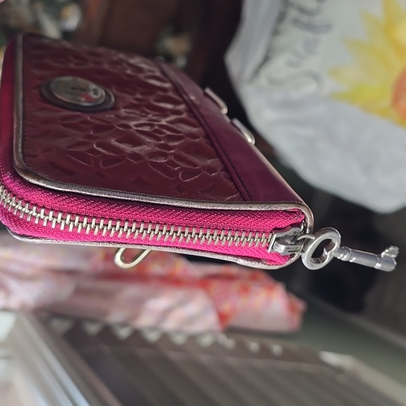 Fossil Pink And RED Embossed Women's Wallet GUC - Picture 4 of 12